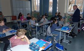 Der Lesepate freut sich über gebannte Zuhörer