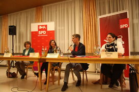 v.l. Pfr. Ulrike Walter, Esther Graf Judaistin, Lars Castellucci MdB, Elif Elmas Islamwissenschaftlerin