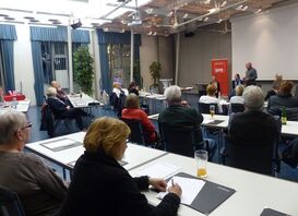 die aufmerksame Zuhörerschaft folgt der Debatte des Podiums (Bild: Fallert)